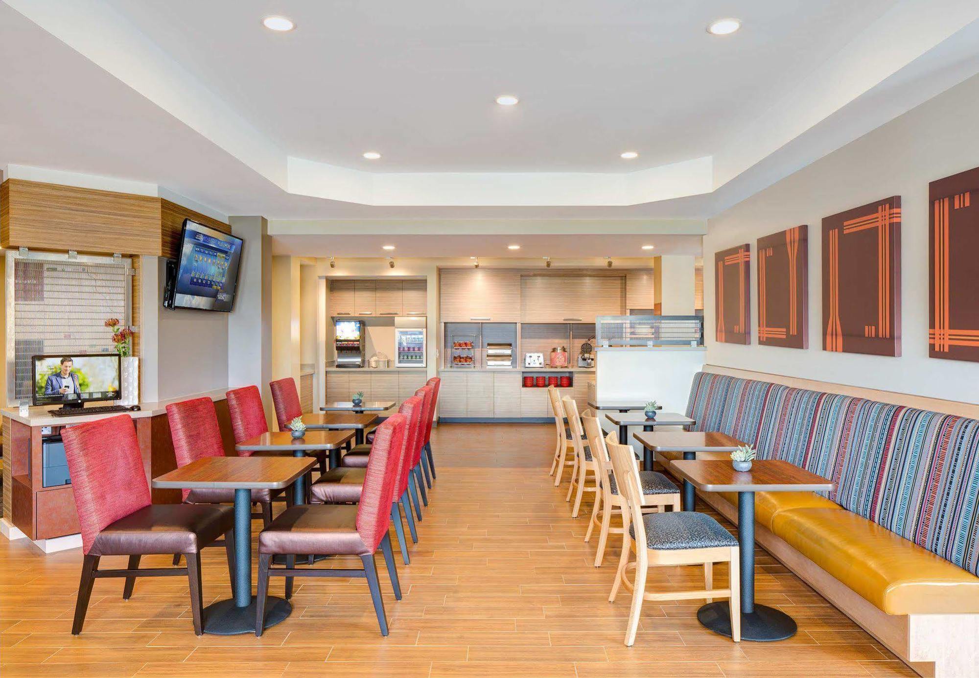 Mainstay Suites Middleburg Heights Cleveland Airport Экстерьер фото